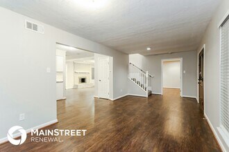 647 Mosswood Dr in Conroe, TX - Foto de edificio - Building Photo