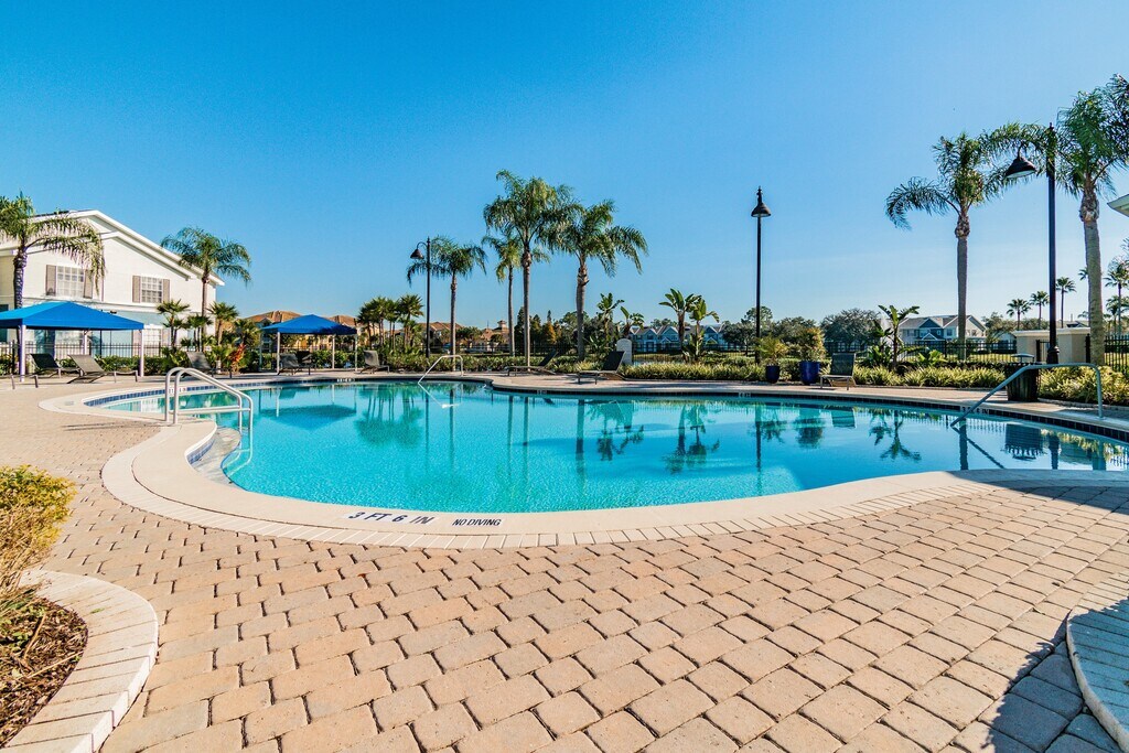 2211 Grand Isle Apartments in Brandon, FL