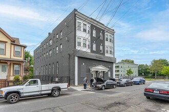 498 Hallett St in Bridgeport, CT - Foto de edificio - Building Photo