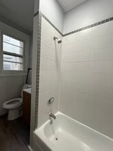 391 Avenue C, Unit 2 in Bayonne, NJ - Foto de edificio - Building Photo