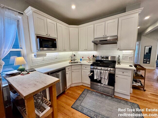 11 Anson St, Unit 2 in Boston, MA - Foto de edificio - Building Photo