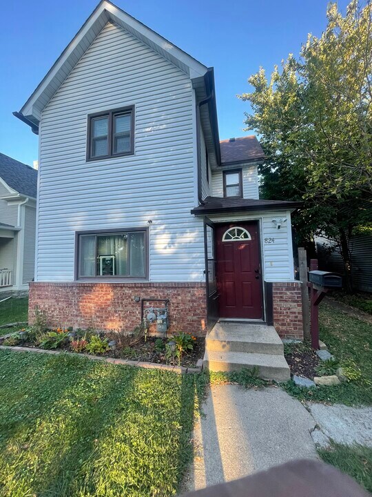 824 Russell Ave N in Minneapolis, MN - Building Photo