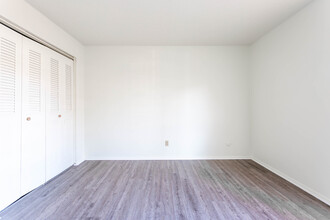 Sutton Place in Amherst, NY - Building Photo - Interior Photo