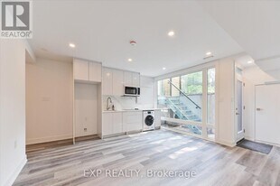 19 Devon Rd in Toronto, ON - Building Photo