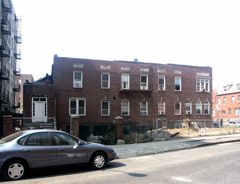 Shell in Bronx, NY - Building Photo