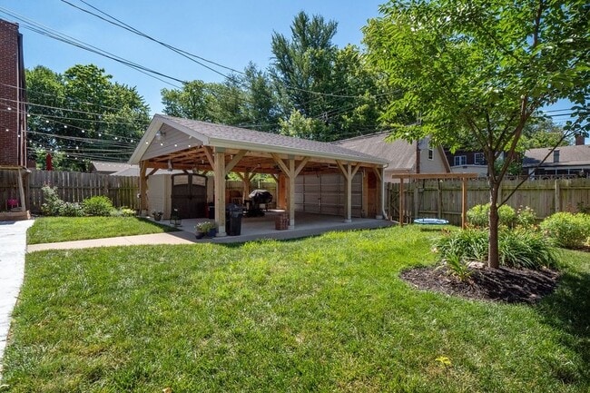 4044 Russell Blvd in St. Louis, MO - Building Photo - Building Photo