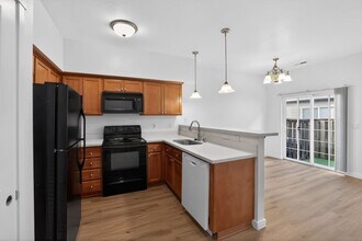 6568 NE Deer Run St in Hillsboro, OR - Building Photo - Building Photo