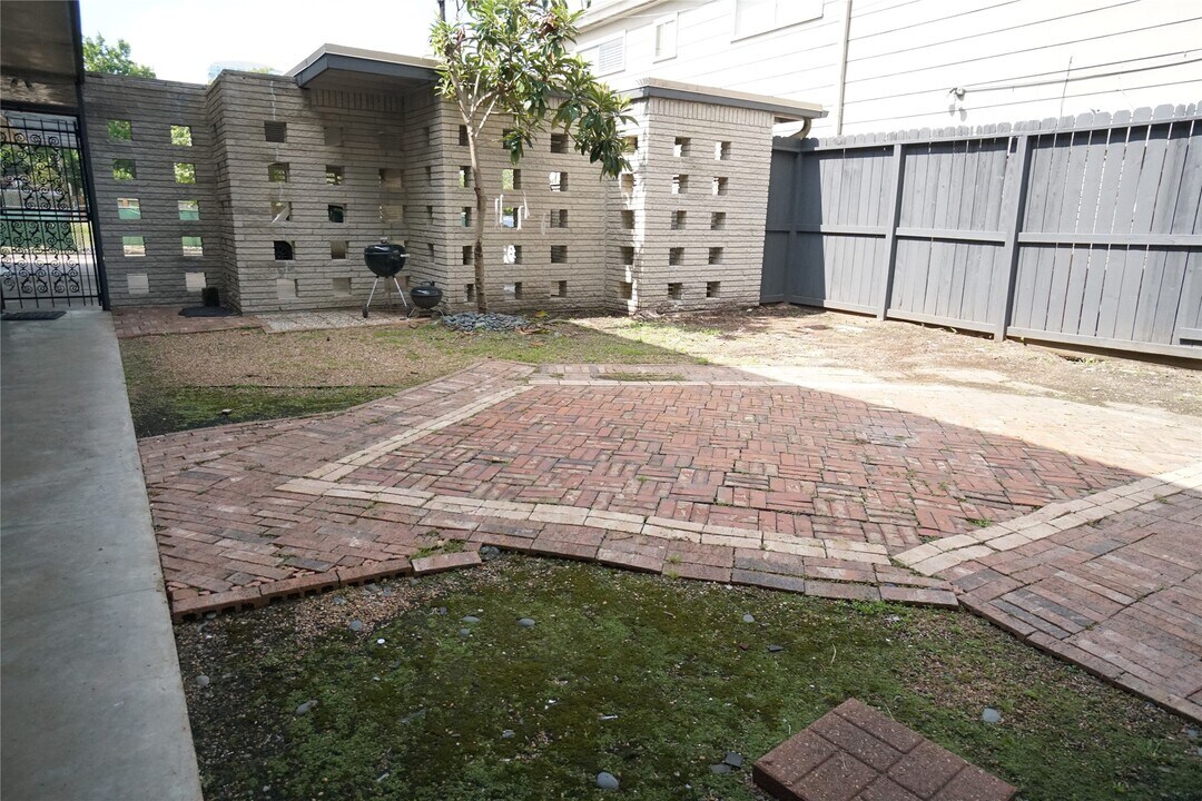 2414 Mimosa Dr in Houston, TX - Building Photo