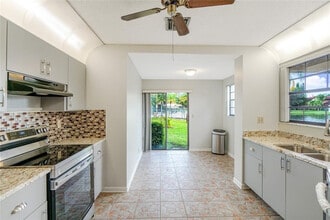 8807 W Sunrise Blvd in Plantation, FL - Building Photo - Building Photo