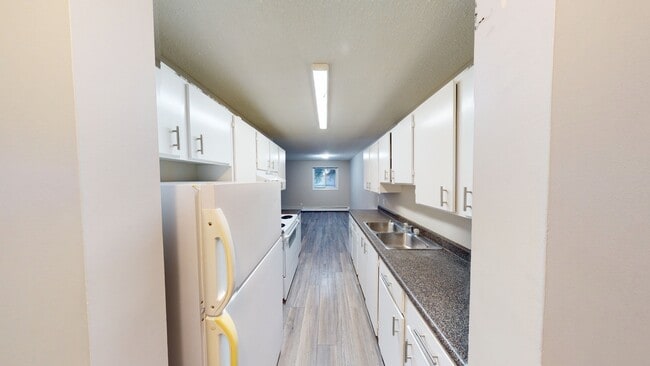 10028-10105 105 Ave in Grande Prairie, AB - Building Photo - Building Photo