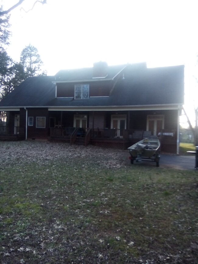 property at 871 Mooresville Pike