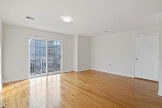 31-33-33 Chester Ave in Newark, NJ - Building Photo - Building Photo