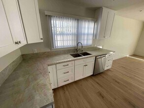 23700 Tiara St in Los Angeles, CA - Building Photo - Building Photo