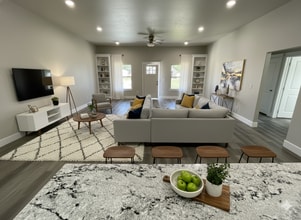 111 Watch Hl Dr in Durant, OK - Building Photo - Building Photo