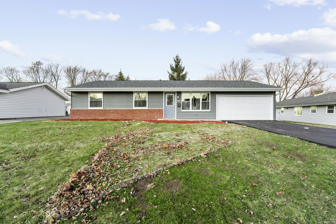 1220 Kingston Ln in Schaumburg, IL - Building Photo