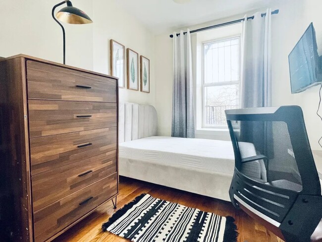 Furnished room/NOT APARTMENT in Brooklyn, NY - Foto de edificio - Building Photo