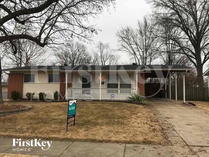 2160 Crane Dr in Florissant, MO - Foto de edificio