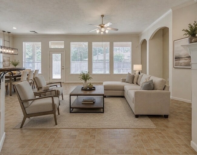 property at 118 Robindale Cir