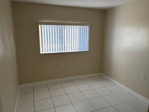 1153 Lake Victoria Dr, Unit B in Royal Palm Beach, FL - Building Photo - Building Photo