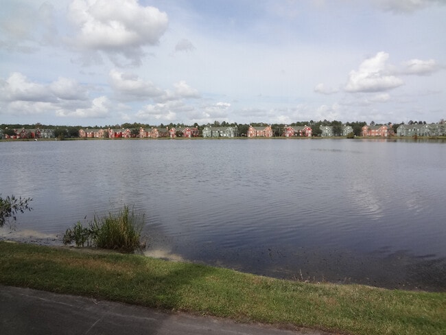 9664 Lake Chase Island Way in Tampa, FL - Building Photo - Building Photo