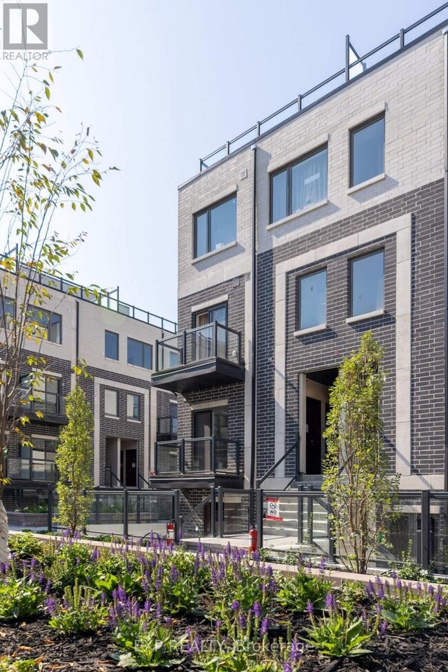 3423 Sheppard Ave E in Toronto, ON - Building Photo - Building Photo