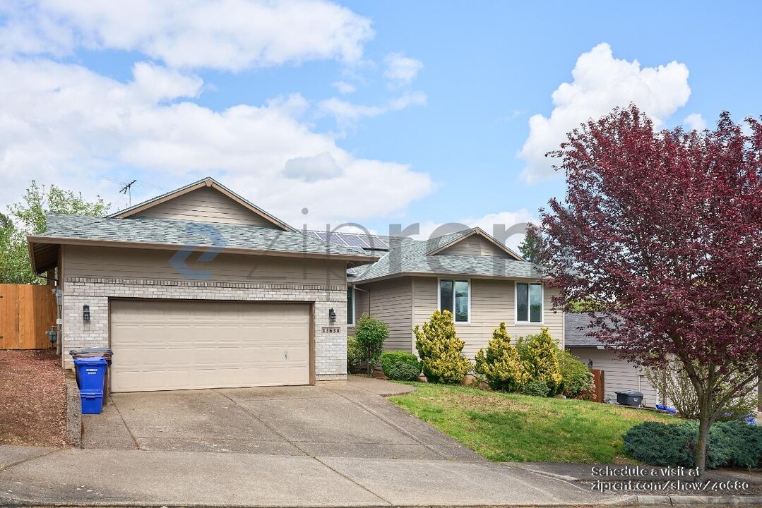 13634 Barclay Hills Dr in Oregon City, OR - Building Photo