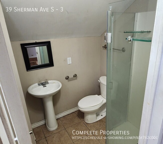 39 Sherman Ave S in Hamilton, ON - Building Photo - Building Photo