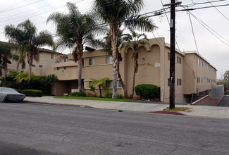 Inglewood Palms Apartments in Inglewood, CA - Building Photo - Building Photo