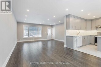 2 Kingsmere Crescent in Toronto, ON - Building Photo - Building Photo