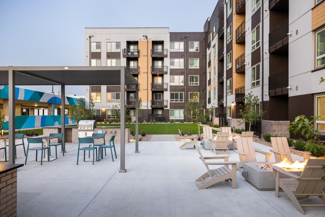 Caroline Ralston Creek in Arvada, CO - Foto de edificio