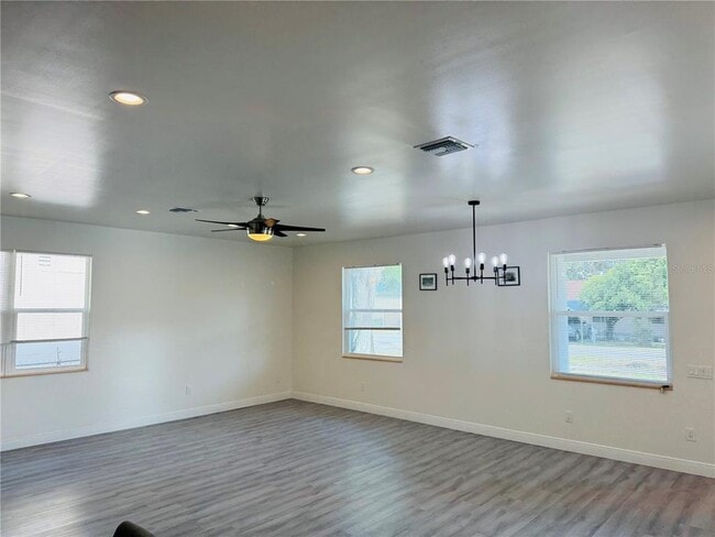 3194 58th Ave N in St. Petersburg, FL - Building Photo - Building Photo