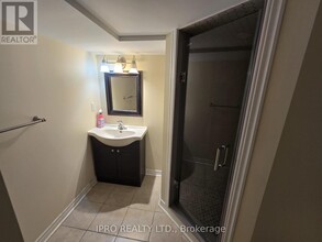 5888 Terranova Dr in Mississauga, ON - Building Photo - Building Photo