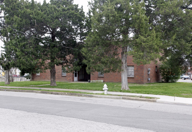 Cedar View Apartments in Memphis, TN - Foto de edificio - Building Photo