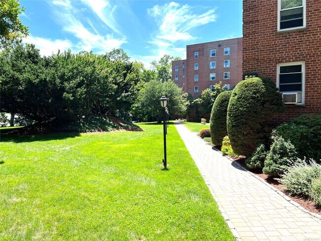 565 Broadway-Unit -6A in Hastings On Hudson, NY - Building Photo - Building Photo