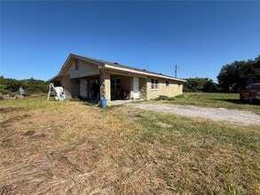2122 Gulf City Rd in Ruskin, FL - Building Photo - Building Photo