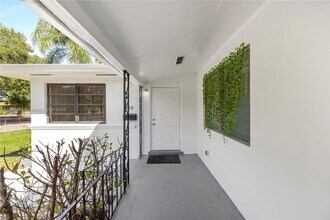 500 NE 136th St in North Miami, FL - Building Photo - Building Photo