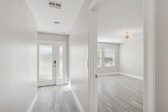 4921 W Paul Ave in Tampa, FL - Building Photo - Building Photo