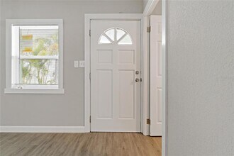 8441 Bayshore Dr in Treasure Island, FL - Building Photo - Building Photo