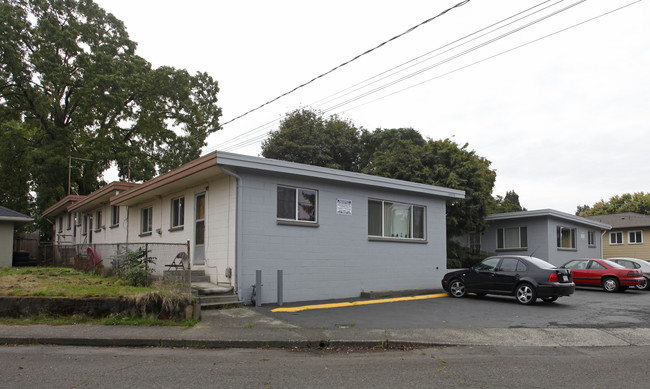 10850 SE Penzance St in Milwaukie, OR - Building Photo - Building Photo