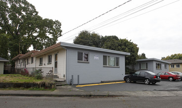 10850 SE Penzance St in Milwaukie, OR - Foto de edificio - Building Photo