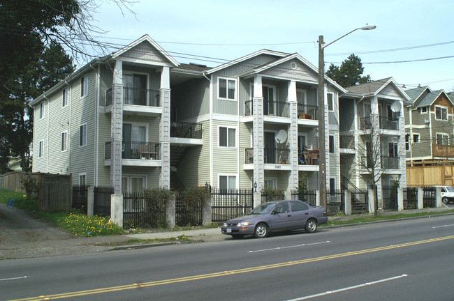 5983 Rainier Ave S in Seattle, WA - Building Photo - Building Photo