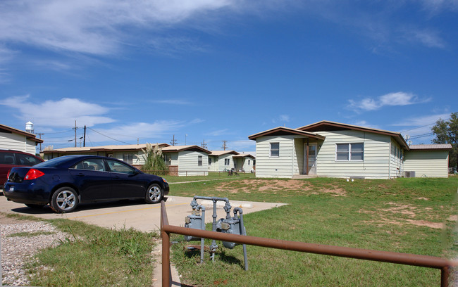 502-516 Dowden Rd in Wolfforth, TX - Foto de edificio - Building Photo