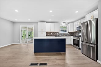 3200 Schaffner Dr in St. Charles, MO - Foto de edificio - Building Photo