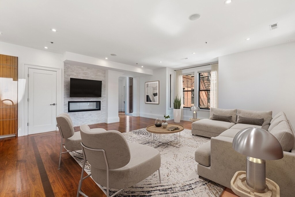 32 Rutland St in Boston, MA - Building Photo