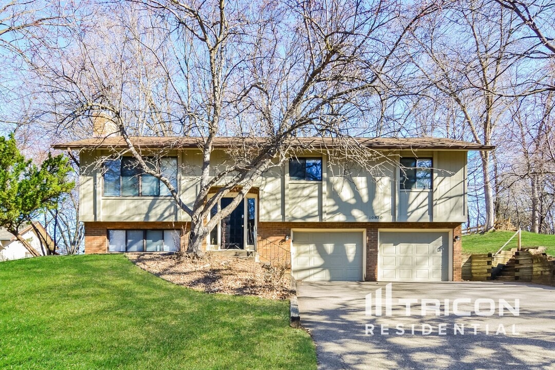 10830 34th Ave N in Minneapolis, MN - Building Photo