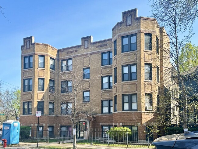 property at 1417 W Hutchinson St