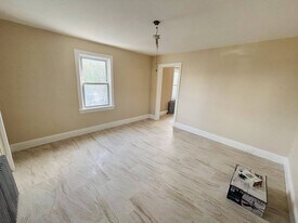 14-11 1st St in Glen Cove, NY - Building Photo