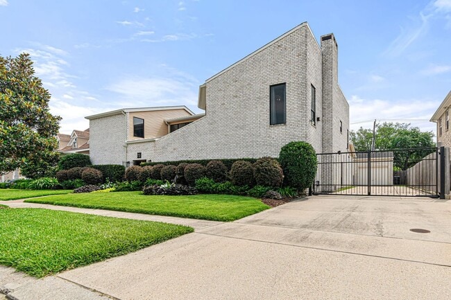 73 Doescher Dr in Harahan, LA - Foto de edificio - Building Photo