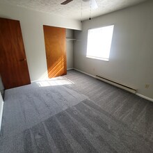 1804 Woodlawn Ave NW in Canton, OH - Foto de edificio - Building Photo