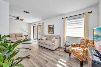 638 Bird Bay Dr E in Venice, FL - Building Photo - Building Photo